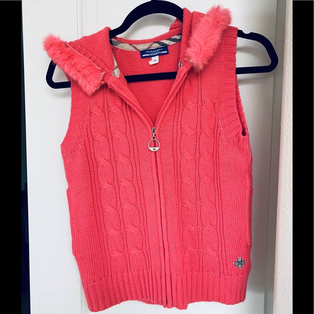 EUC - RARE & pretty Burberry sweater vest 🔥🔥